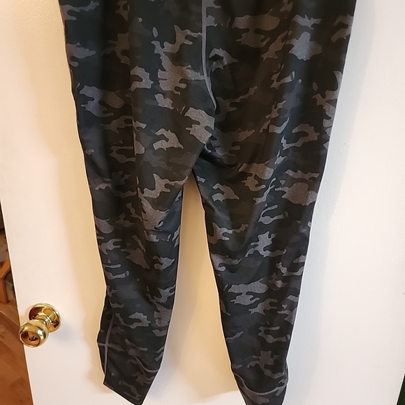 Fabletics Joggers Pants - Picture 9 of 9